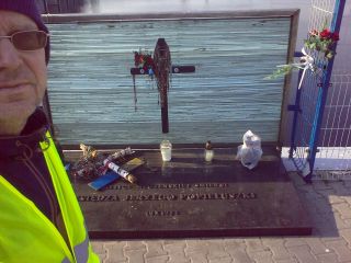 Selfie przy miejscu śmierci