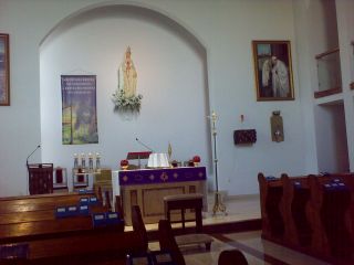 Wewnątrz kościoła pw. Matki Bożej Fatimskiej – Sanktuarium Męczeństwa Błogosławionego ks. Jerzego Popiełuszki, gdzie można było wypocząć i co nieco zjeść oraz wypić