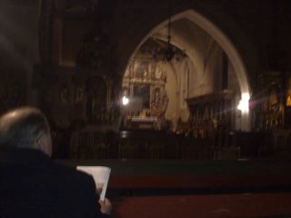 W kościele pw. św. Jadwigi Śląskiej w Nieszawie gdzie była VII stacja - na pierwszym planie ks. proboszcz Grzegorz Molewski