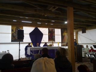 Msza św. w 'bazylice' św. Andrzeja Apostoła na JARze