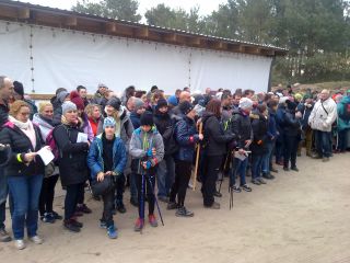 Przygotowanie się do grupowego zdjęcia przed wyruszeniem