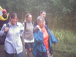 Na szlaku (I-wsza z prawej to siostra dr Maria a po lewej Ola)