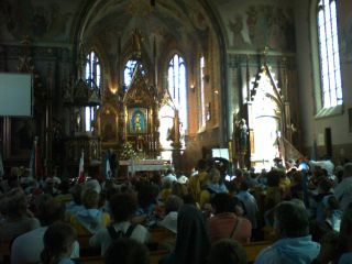 Po dotarciu do sanktuarium krótkie modlitwy