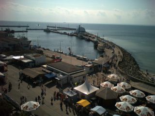 A tu widok na port cywilny