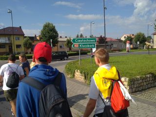 W Działoszynie na rondzie pojawia się I-szy drogowskaz 'Częstochowa'