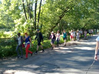 Następnego dnia po wyjściu z Częstochowy spotykamy pielgrzymki idące w przeciwną stronę – na Jasną Górę