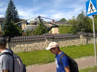 Kawałek dalej jest nawet śmigłowiec Mi-2