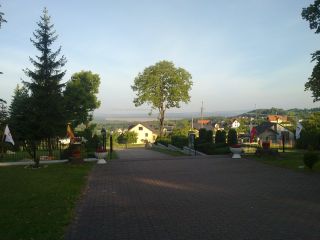 Widok ze stopni kościoła NMP Nieustającej Pomocy w Kluczach (ul. Olkuska) na Pustynię Błędowską