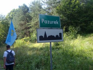 Jesteśmy już w Pazurku, ale kotów nie widziałem tylko w jednym obejściu było niewielkie stadko kur