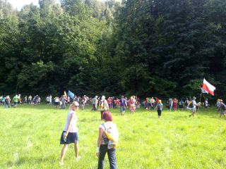 Jakieś 1.5 km za Pieskową Skałą łąka – wreszcie odpoczynek