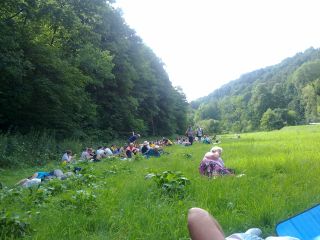 Niewielkie déjà vu (podobna łąka była na I-szym postoju po stronie słowackiej na pielgrzymce do Levoćy – 2011 r.)