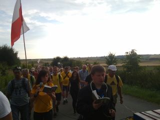 Godzinki po wyjściu ze Skały w wykonaniu Izy i ks. Karola (jednak marzenia się spełniają, prawda Izo?)