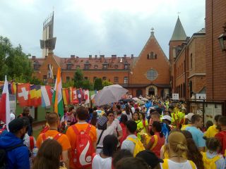 Kolejka także w starym kompleksie sanktuarium Miłosierdzia Bożego