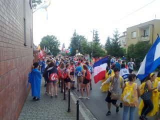 W drodze na przystanek (dzień wcześniej ta ulica była prawie pusta)