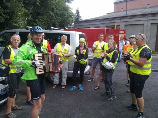 … który z pielgrzymką rowerową przyjechał do Kiedrzynia aby na Jasną Górę wejść z pielgrzymką pieszą z Kościerzyny