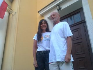 Siostra Hania i Jurek na tle kościoła pw. św. Jakuba Apostoła Starszego w Lubichowie…
